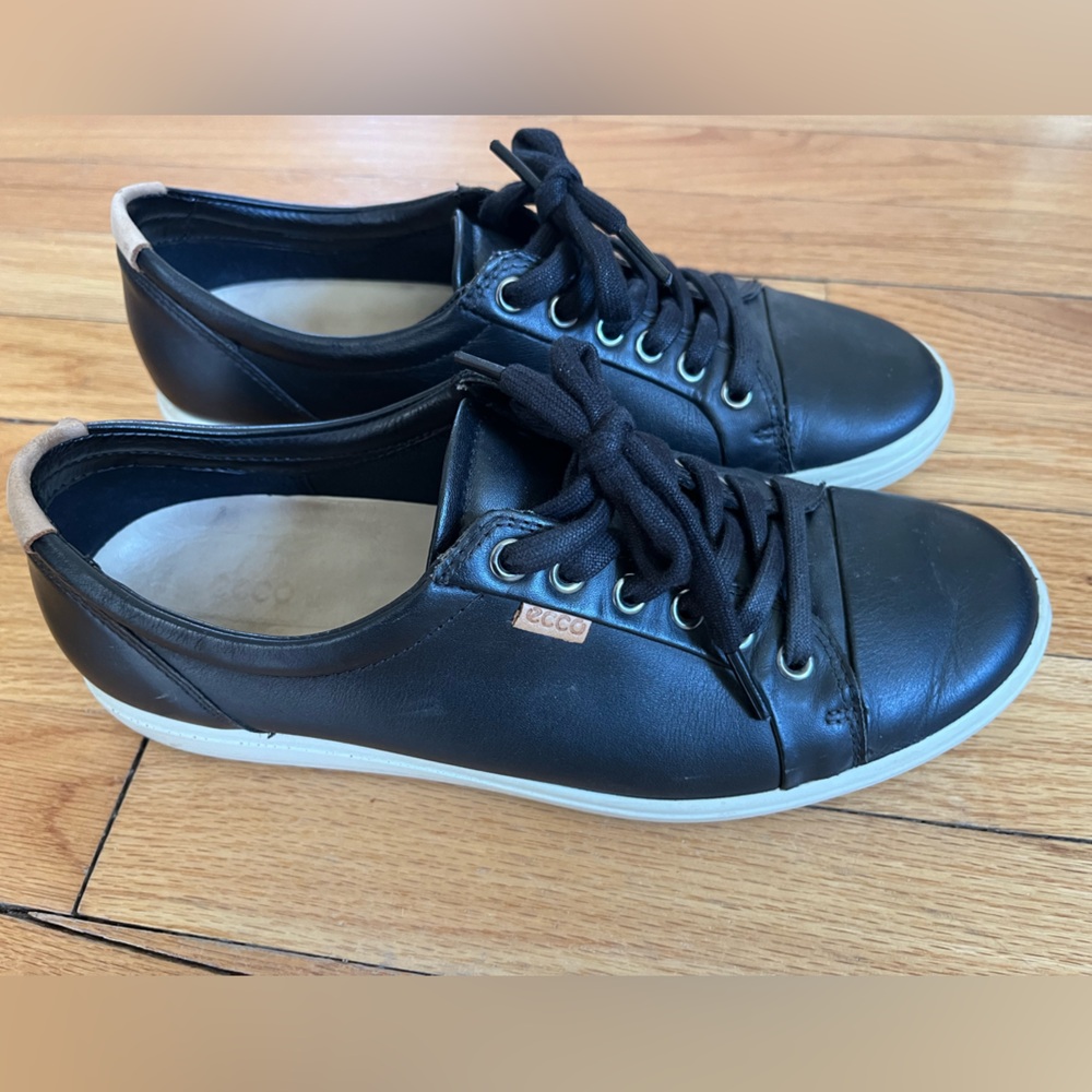 ECCO Soft 7 Black Leather Lace-Up Sneaker Women’s size 40